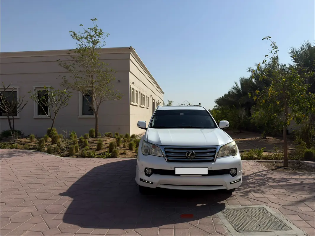 Lexus GX-Series 2012 — photo 1 of 2