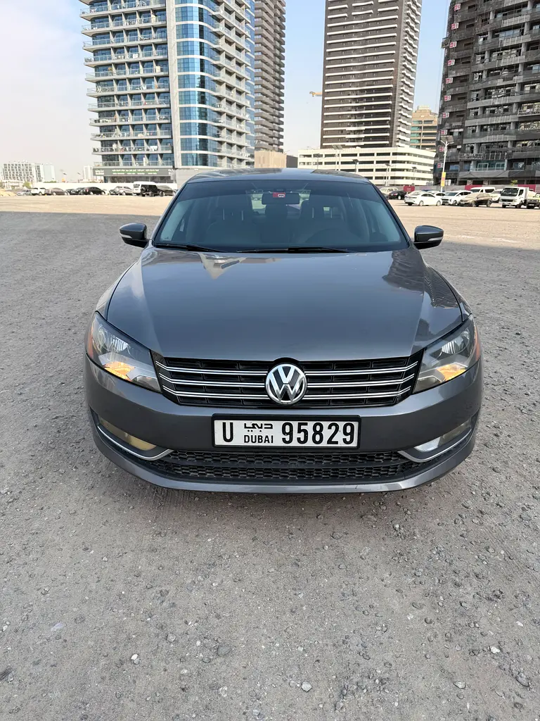 Volkswagen Passat 2016 — photo 1 of 6