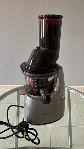 Slow juicer