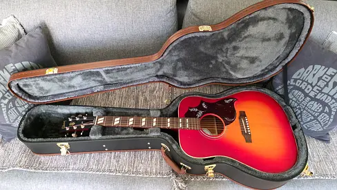 Gibson Hummingbird Special Acoustic Guitar with Epiphone Hard Case