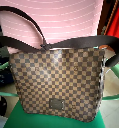 Louis Vuitton Brooklyn MM Messenger Bag – Damier Ébène GM Size