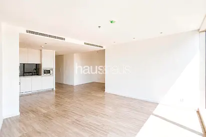 Spacious Studio | Kitchen Appliances Included