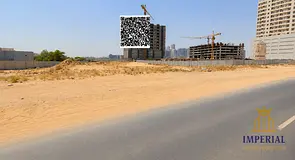 Residential and commercial plot (G+25), on the corner of three streets and adjacent to a main road,