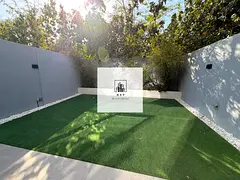 Spacious luxurious lush 2bhk townhouse with fully privacy closed kitchen maid room with garden kitch
