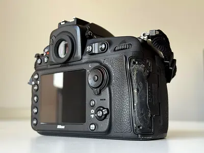Nikon DSLR body D810 - used, works, minor grip wear