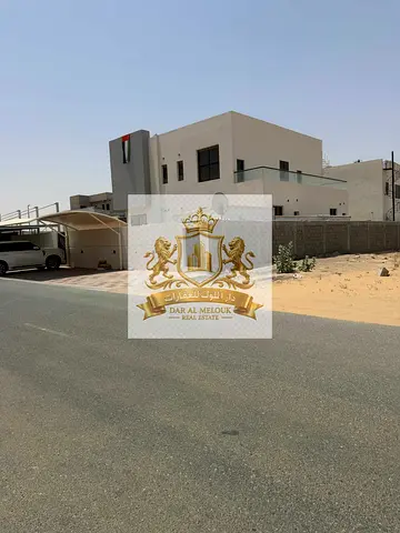 للبيع في الشارقه منطقه   الحوشي ارض سكني   مساحه 10000 قدم   تصريح البناء ارضي واول   تملك حر جميع الجنسيات العربيه   موقع الارض ممتاز جدا