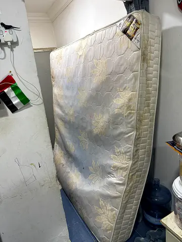 Used single mattress with stains - pick up in abudhabi baniyas