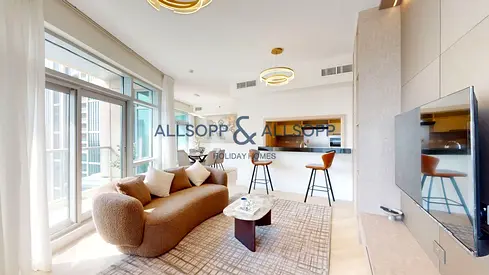 Modern Designer Apartment | 2 Bedrooms in Downtown