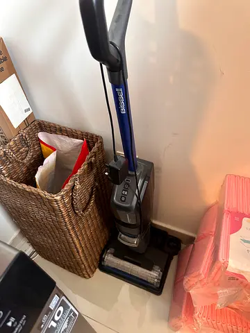 Bissell Cordless Stick Vacuum and floor Cleaner - excellent Working Condition never used