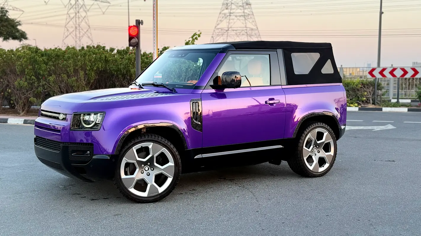Land Rover Defender 2021 — photo 1 of 20
