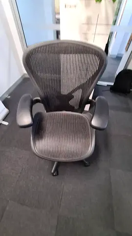 Herman miller Aeron size B fully loaded