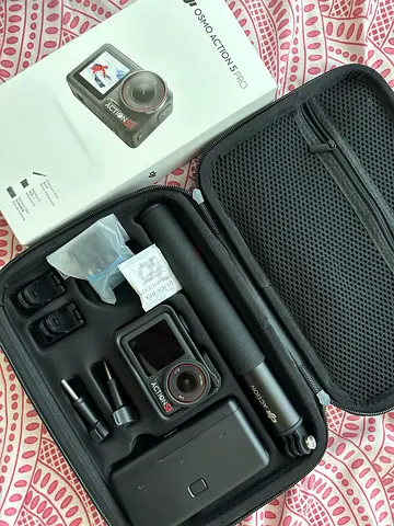 Insta360 Action 5 (Action Camera)adventure combo- Good Condition