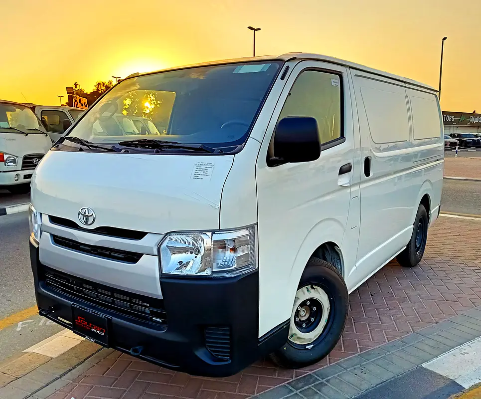 Toyota Hiace 2026 — photo 1 of 19