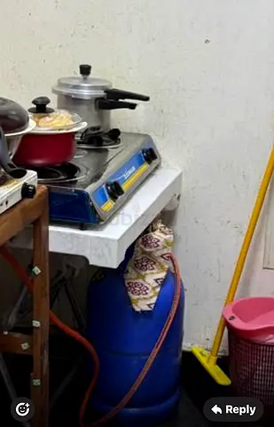 Portable 2-burner gas stove with gas cylinder included