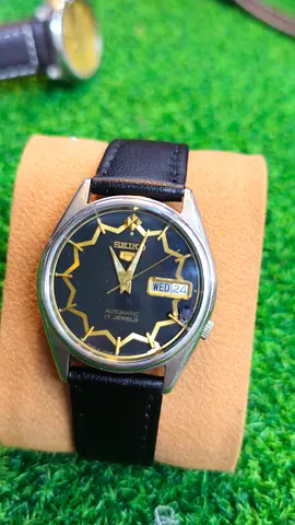 Vintage Seiko 5 Automatic 7009 Caliber 17-Jewels Japan made Mens watch (Used)
NO BOX NO PAPER