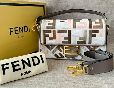 FENDI Baguette shoulder bag. Hew
