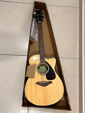 Yamaha FSX80OC Acoustic-Electric Guitar -
Natural