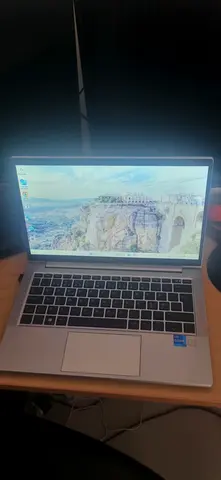 Hp elitebook 830 g8 i7 11TH gen