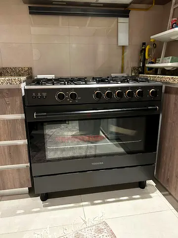 Toshiba 90cm Gas Range Cooker with Oven - Good Condition