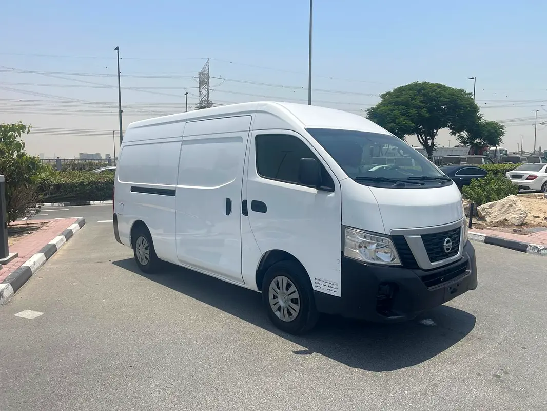Nissan Urvan 2020 — photo 1 of 14