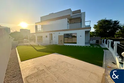 Large Corner Plot | 4 Bed + M | Park Backing