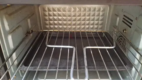 Used Electric Oven with Baking Tray and Rack