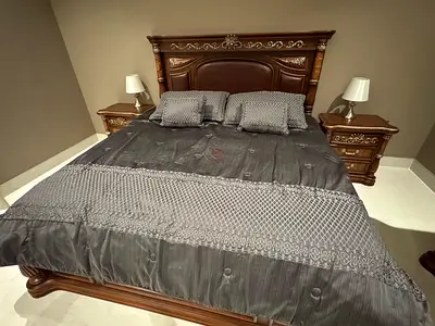 J. Queen New York Super King Bedding Set