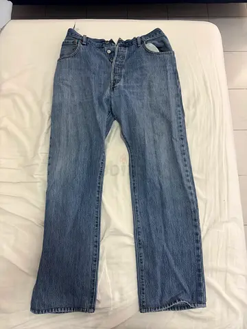 LEVIS Blue Jeans
