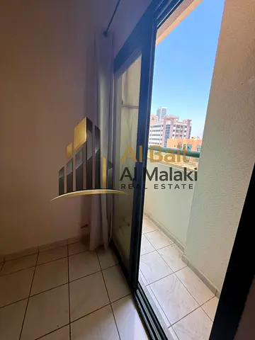 Annual Rental – Al Majaz 2 A well-maintained apartment featuring a spacious 1-bedroom, living room, 2 bathrooms, balcony, and an open view that offers