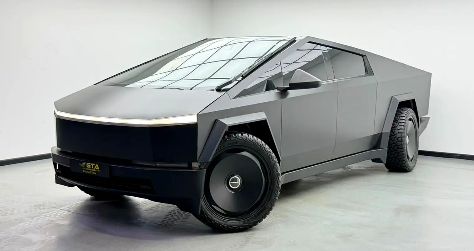 Tesla Cybertruck 2025 — photo 1 of 16