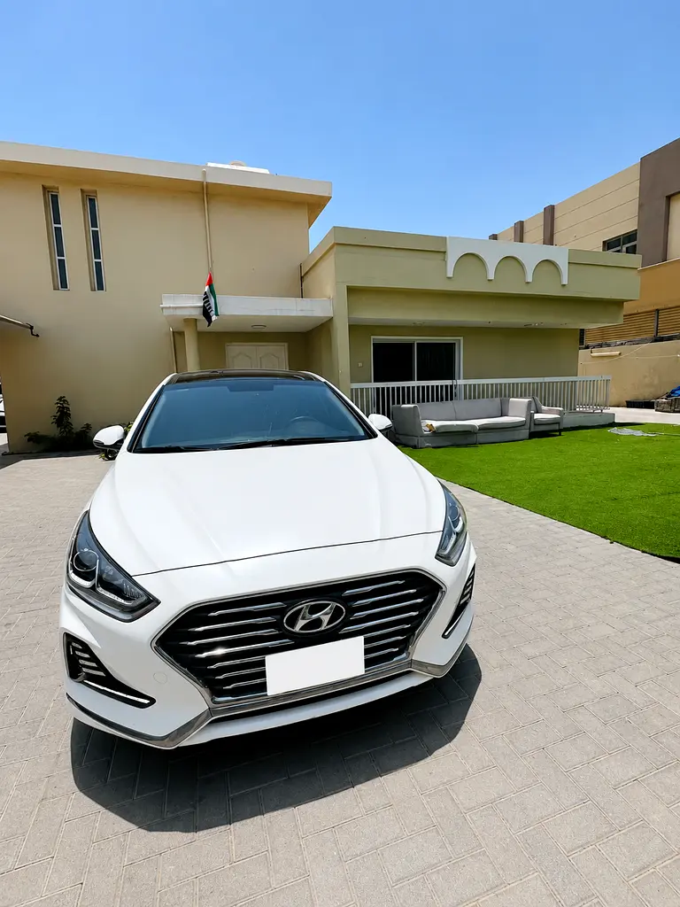 Hyundai Sonata 2018 — photo 1 of 8