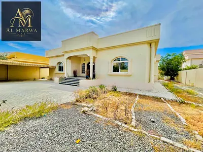 Stand Alone Lavish like new huge villa with big yard