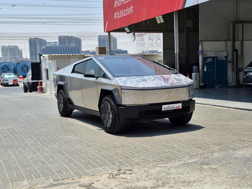 Tesla Cybertruck 2024 — photo 1 of 14