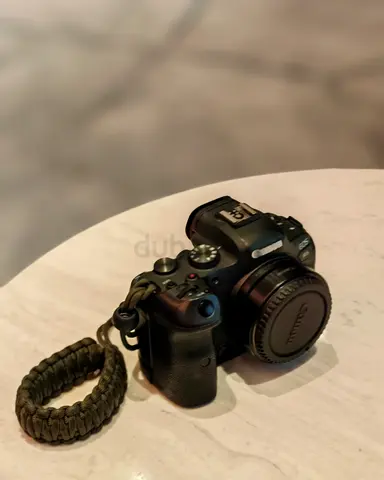 Canon r6 DSLR body  good condition