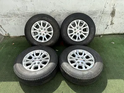 4x Original GMC 18” rims with 275/70/18 Tyres