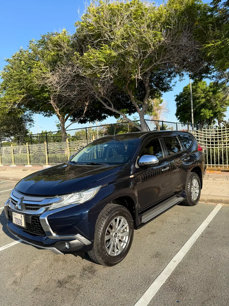 Mitsubishi Montero Sport 2017 — photo 1 of 15
