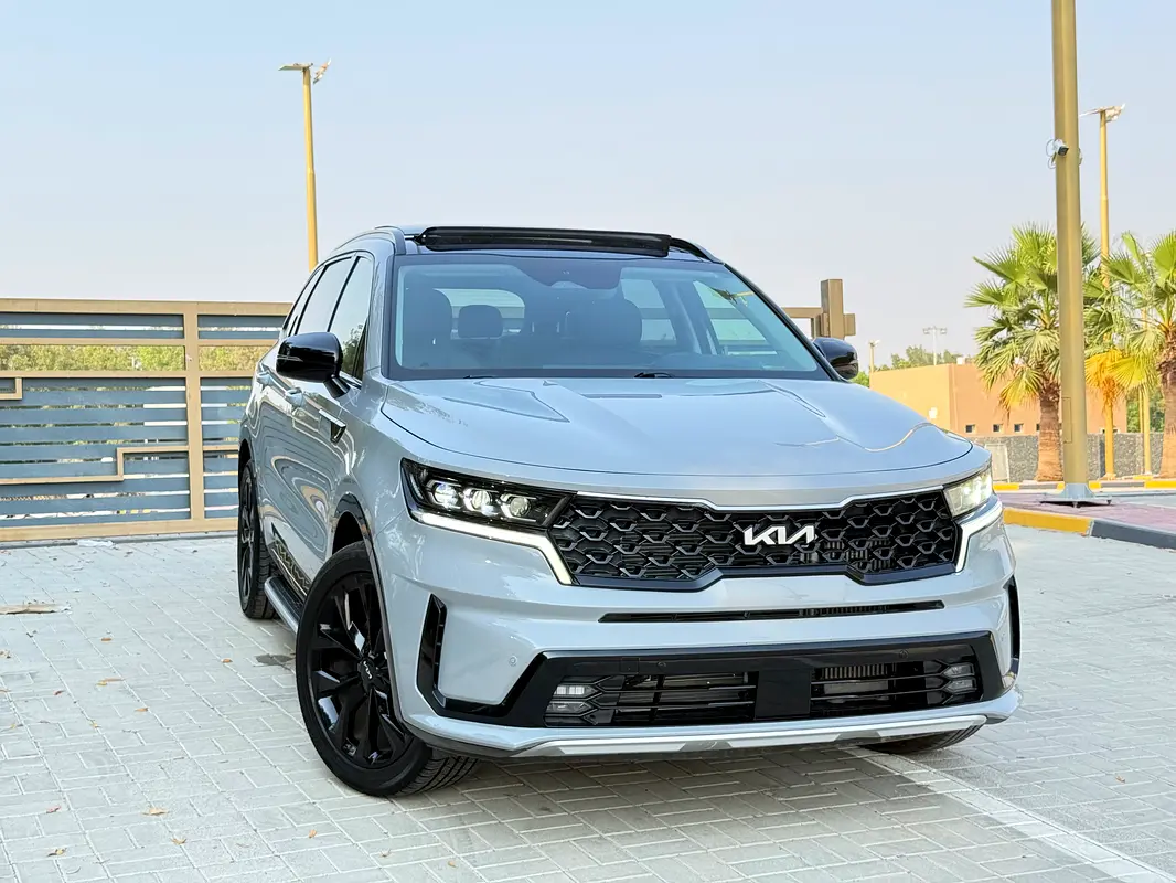 Kia Sorento 2023 — photo 1 of 20