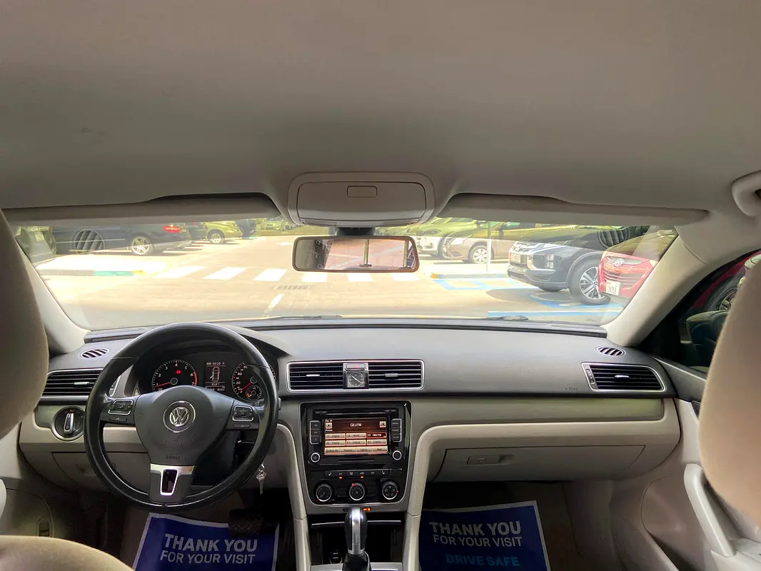 Volkswagen Passat 2015 — photo 1 of 12
