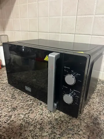 BLACK+DECKER 20L solo microwave oven For sale