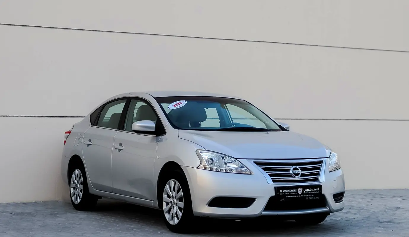Nissan Sentra 2020 — photo 1 of 16