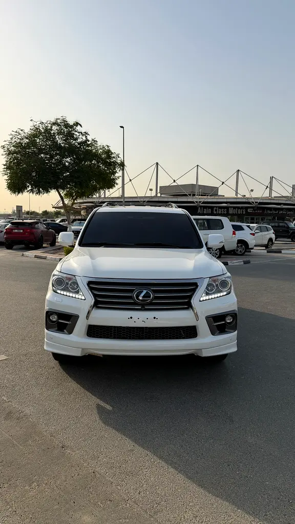 Lexus LX-Series 2015 — photo 1 of 13