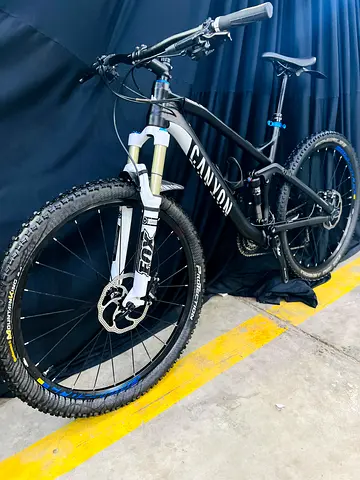 Mountain bike full suspension canyon