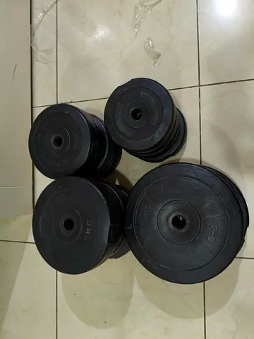 Set of Black Weight Plates (Multiple Sizes) - Good Condition (DM ME FOR GOOD PRICE)