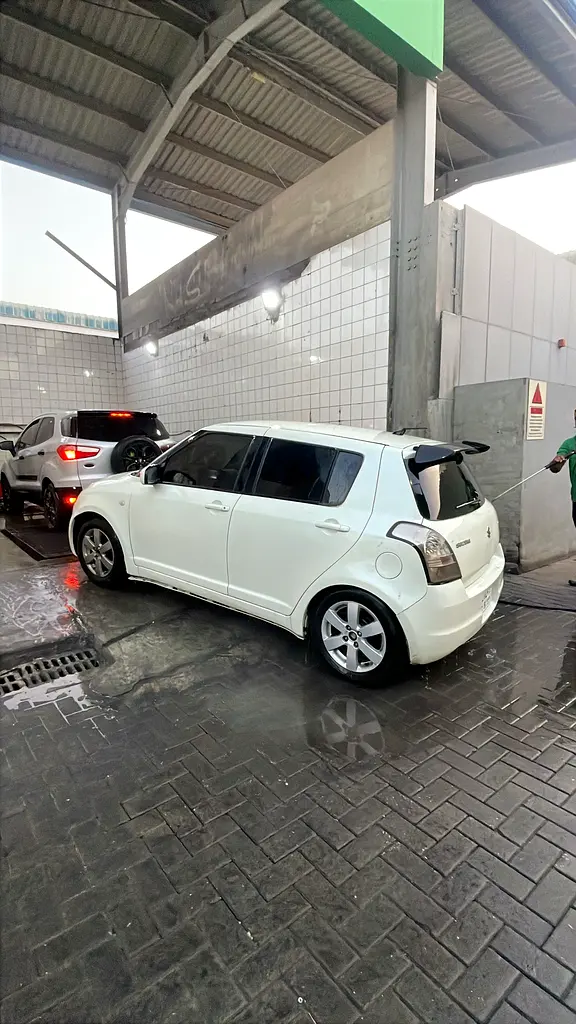 Suzuki Swift 2009 — photo 1 of 4