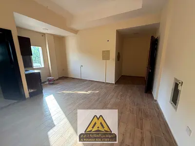 استوديو ببنايه جديده \ تاني ساكن \ تكيف اسبليت \ طابق ارضي \ بناية عائليه