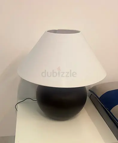Black round table lamp with white fabric shade