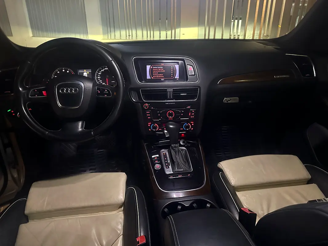 Audi Q5 2011 — photo 1 of 14