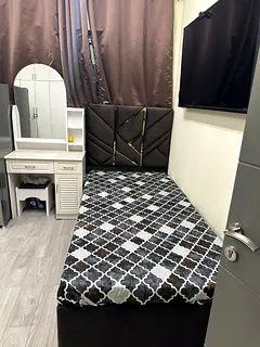 Ladies Only Bedspace in Ladies only apartment with attached Washroom/Parking