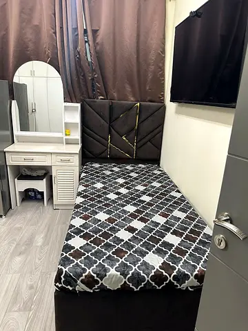 Ladies Only Bedspace in Ladies only apartment with attached Washroom/Parking