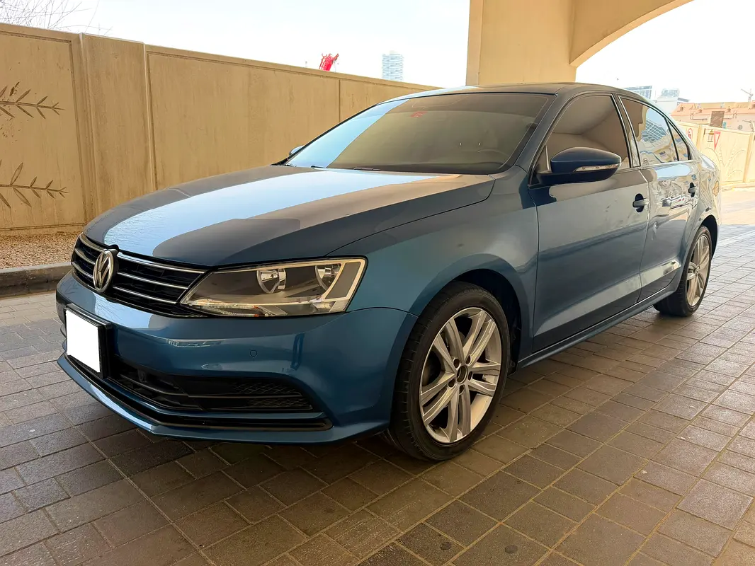 Volkswagen Jetta 2018 — photo 1 of 17